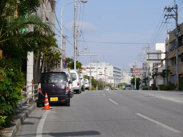 注意停泊在路邊的車輛（路邊停車