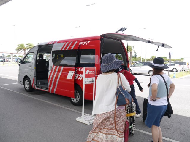 如已齊人的話，便可到該租車公司的店舗，辦理租車手續及取車